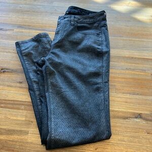 Jag Jean size 6 black and grey‎ printed slim fit high waisted jeans.